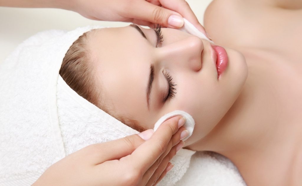 NATURAL FACIAL, FACIAL MASSAGE & PEDICURE – 90MIN/$189
